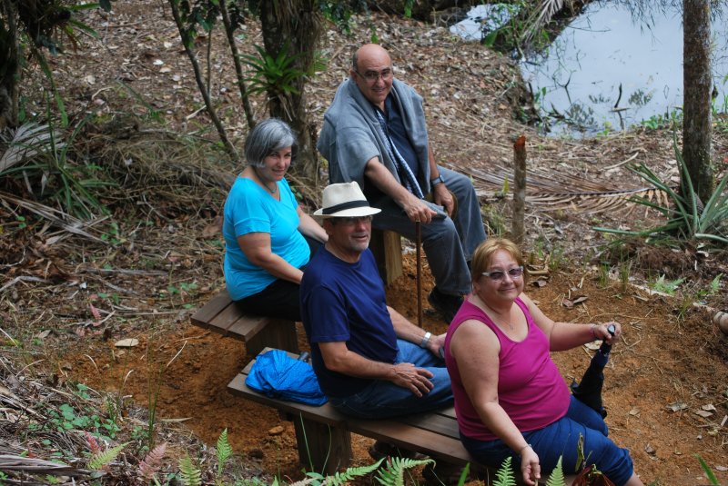 Tios en el lago.JPG